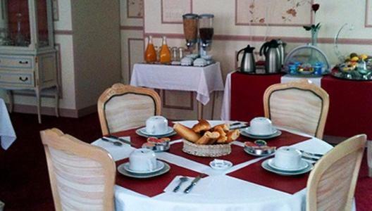 Grand Hotel De L'Etoile Courtenay  Kültér fotó
